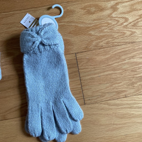 Oasis (UK) Hat & Glove Set - Picture 6 of 6